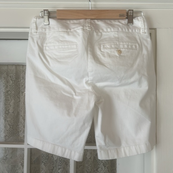 J Crew white chino Andie shorts.  Size 6 - Picture 2 of 4